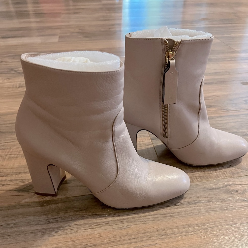 Stuart Weizmann Blush Heeled Boots Size 7. - image 1